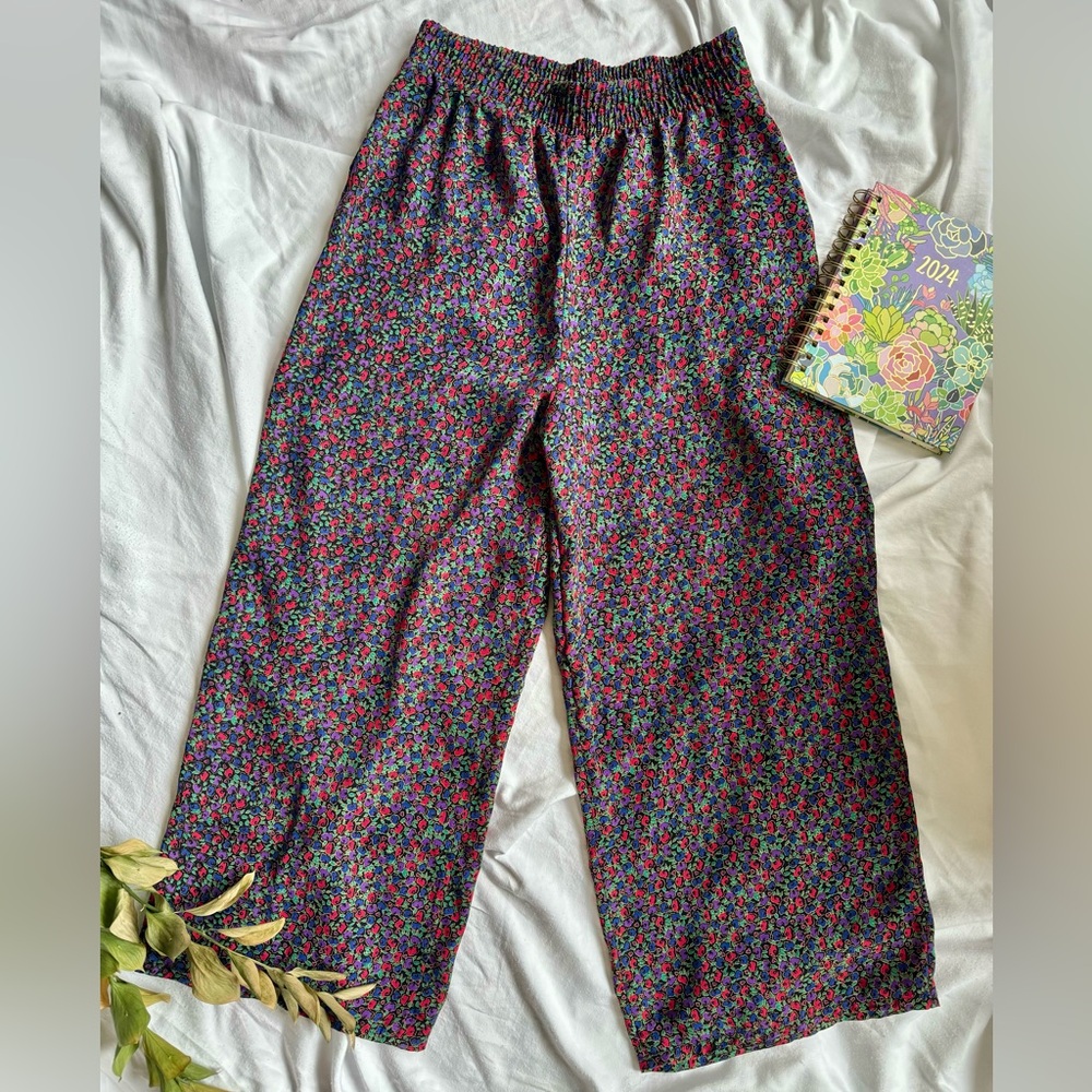 Retro floral 80s capri pants